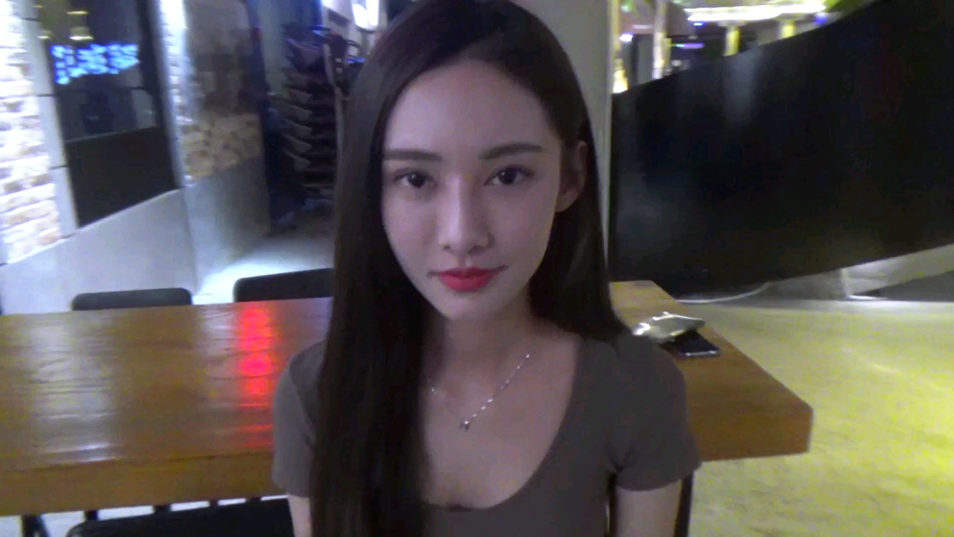 街头好朋友:深圳狮子座美女你打多少分?